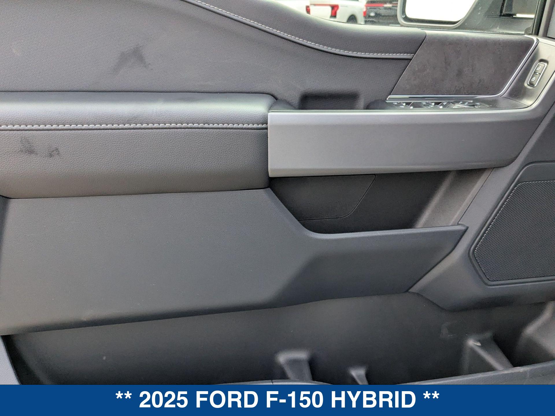 2025 Ford F-150 XLT photo 13