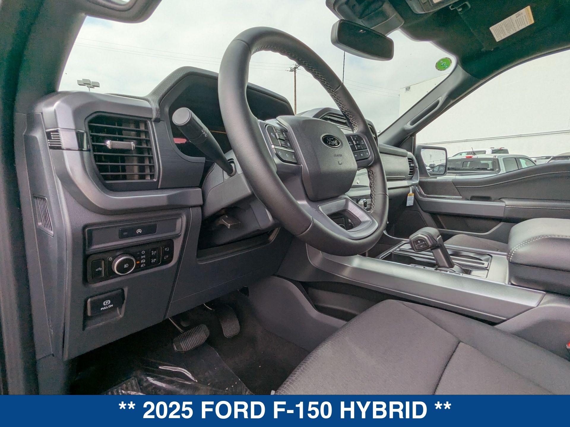 2025 Ford F-150 XLT photo 14