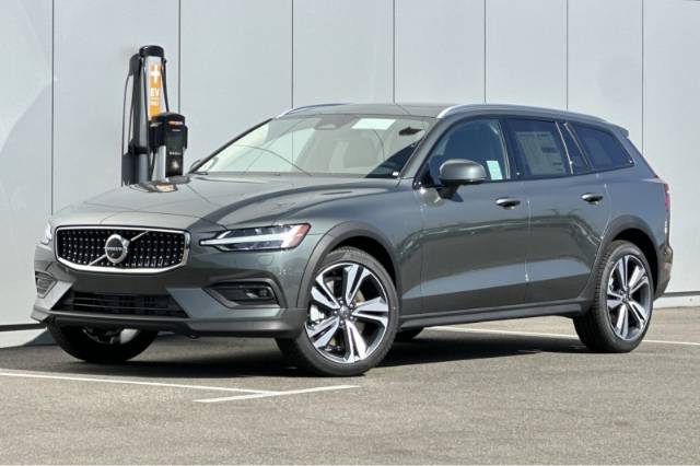 2026 Volvo V60 Cross Country B5 Plus