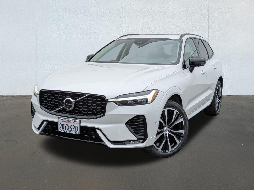 2023 Volvo XC60 B5 Plus Dark Theme