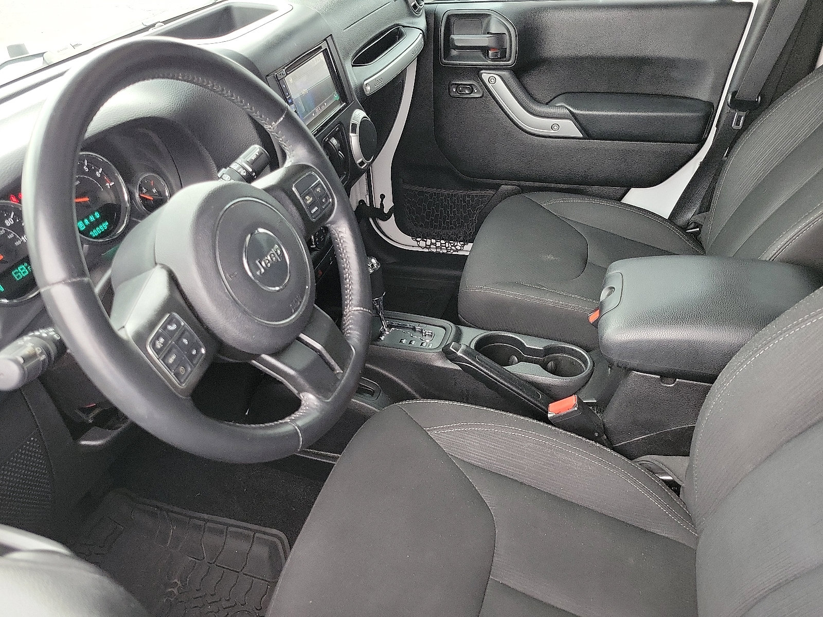 2016 Jeep Wrangler Sahara photo 3