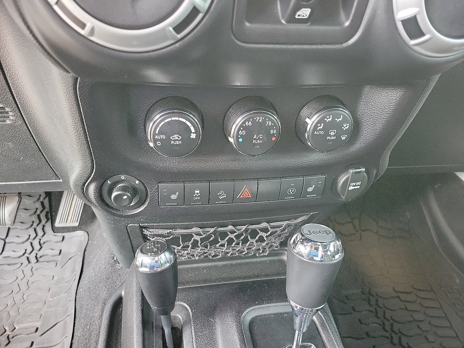 2016 Jeep Wrangler Sahara photo 7