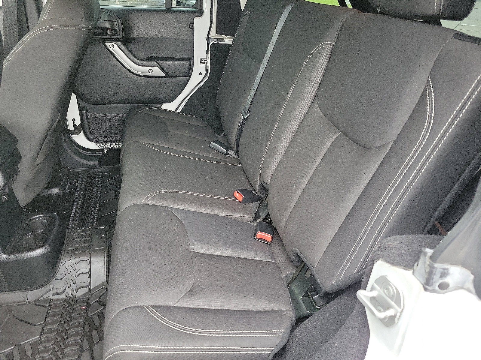 2016 Jeep Wrangler Sahara photo 9