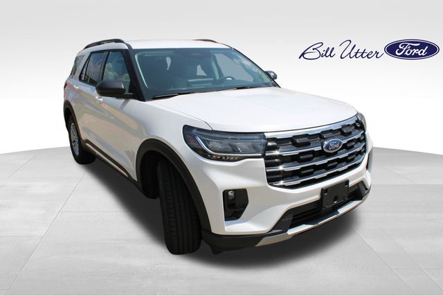 2025 Ford Explorer photo 2