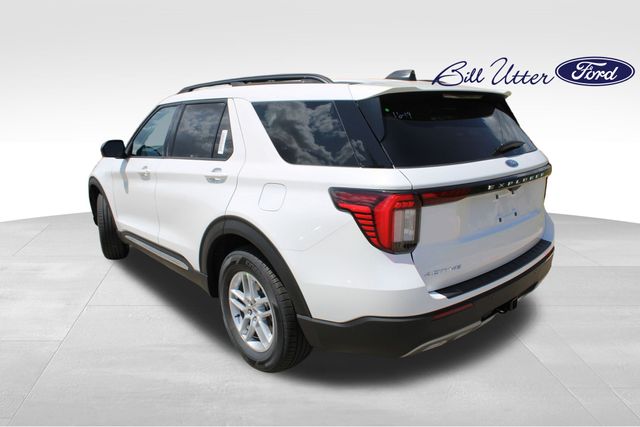 2025 Ford Explorer photo 4