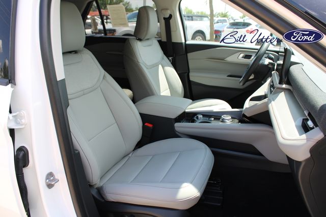 2025 Ford Explorer photo 7