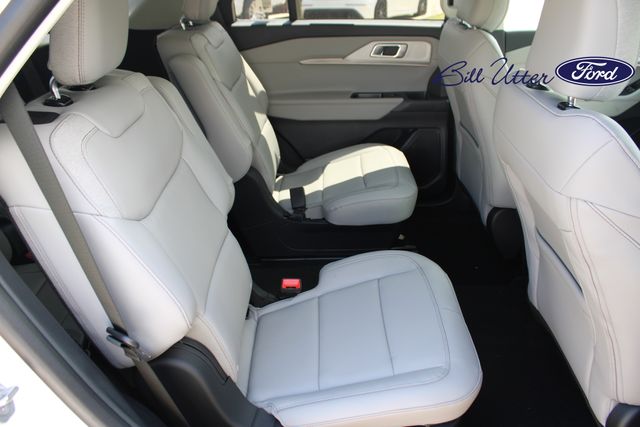 2025 Ford Explorer photo 8