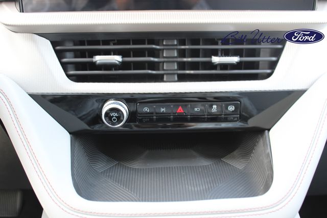 2025 Ford Explorer photo 12