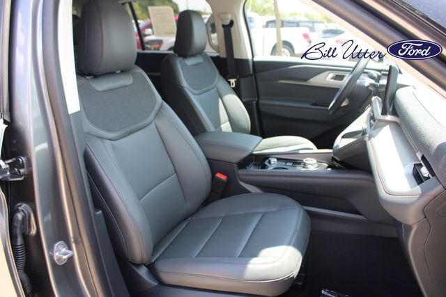 2025 Ford Explorer photo 4
