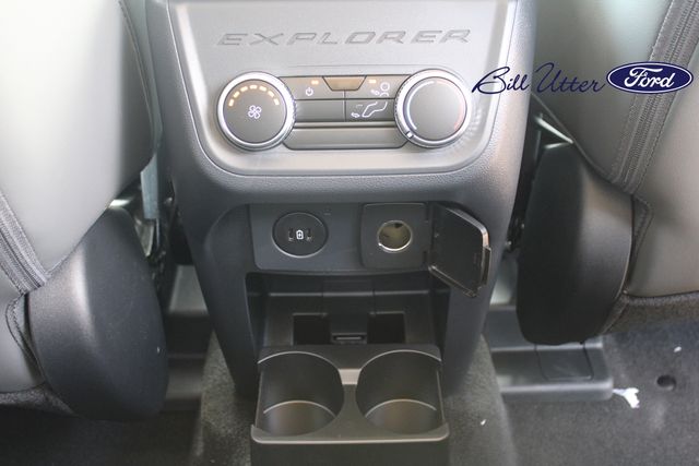 2025 Ford Explorer photo 8