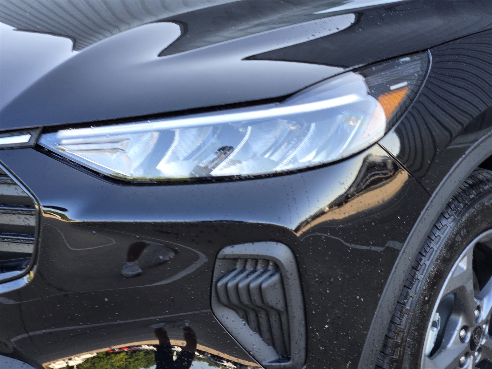 2025 Ford Escape ST-Line photo 3