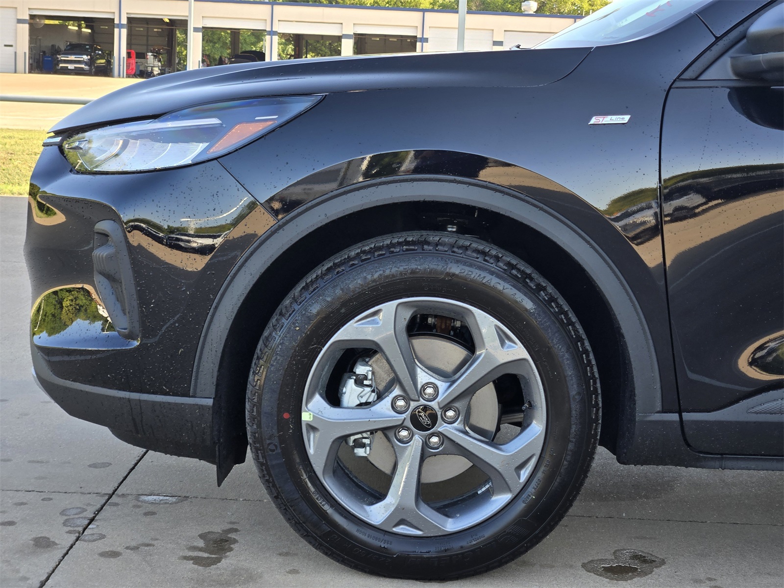 2025 Ford Escape ST-Line photo 4