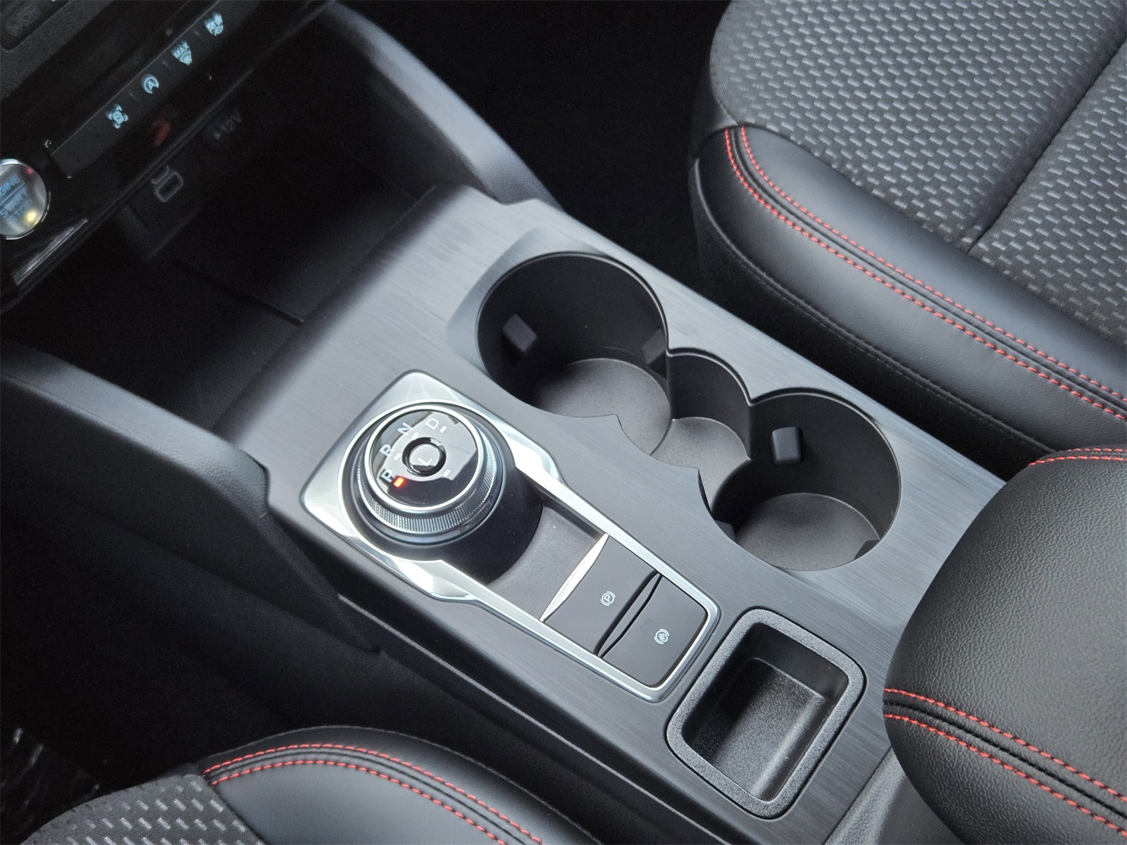 2025 Ford Escape ST-Line photo 12