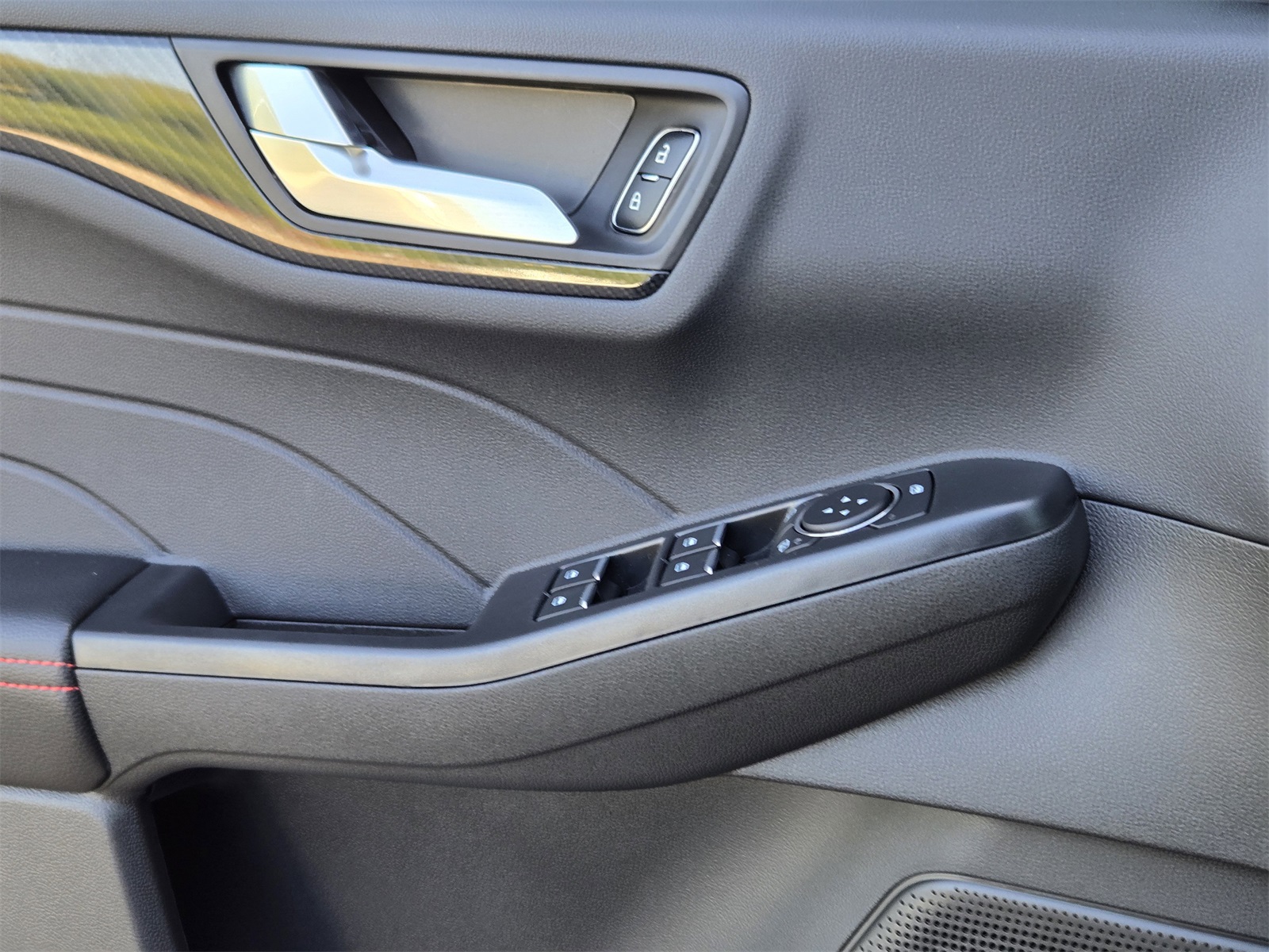 2025 Ford Escape ST-Line photo 13