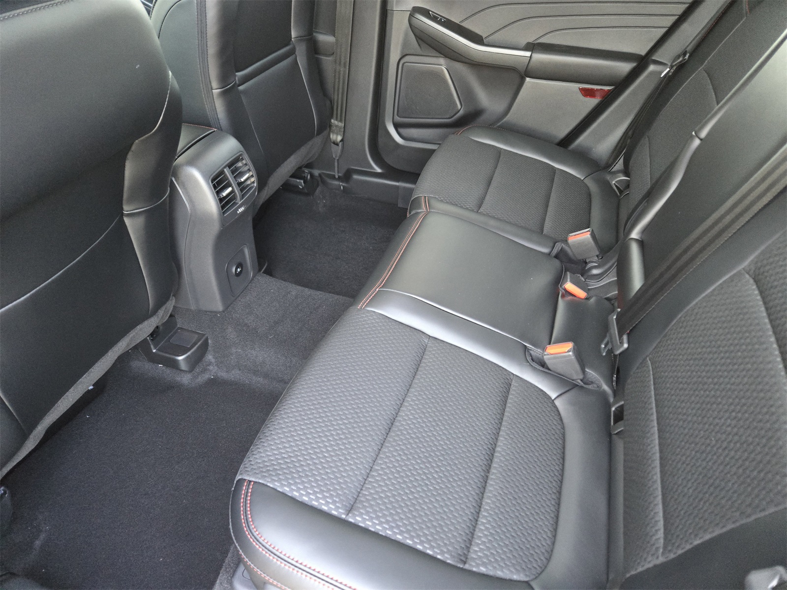 2025 Ford Escape ST-Line photo 16