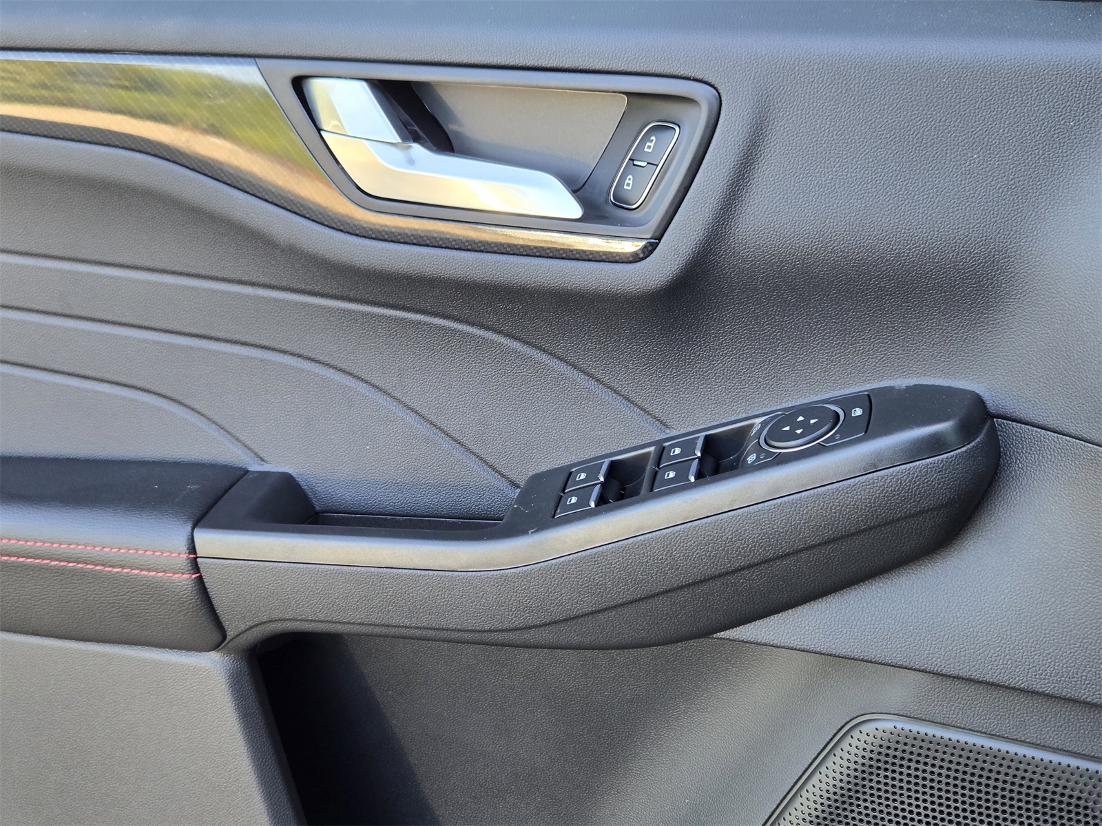 2025 Ford Escape ST-Line photo 12