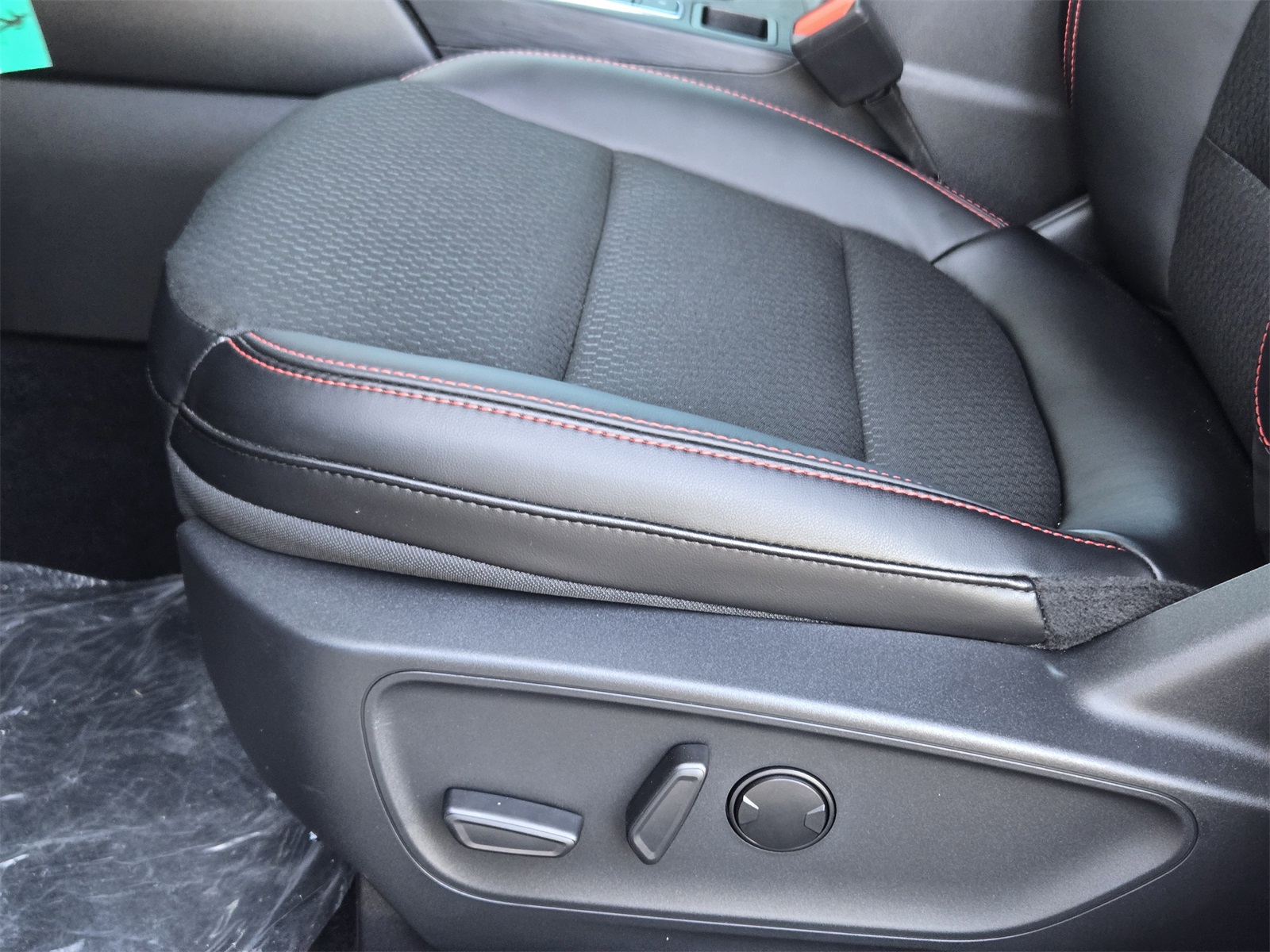 2025 Ford Escape ST-Line photo 13
