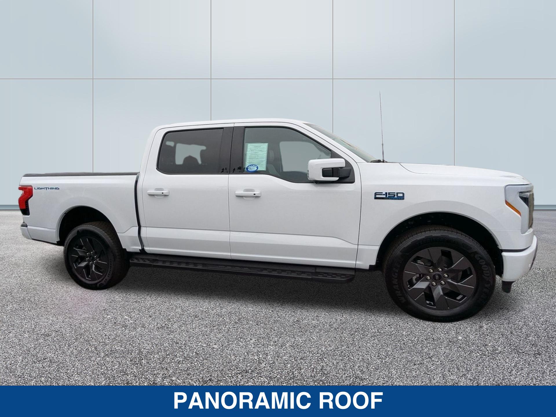 2025 Ford F-150 Lightning Lariat photo 9