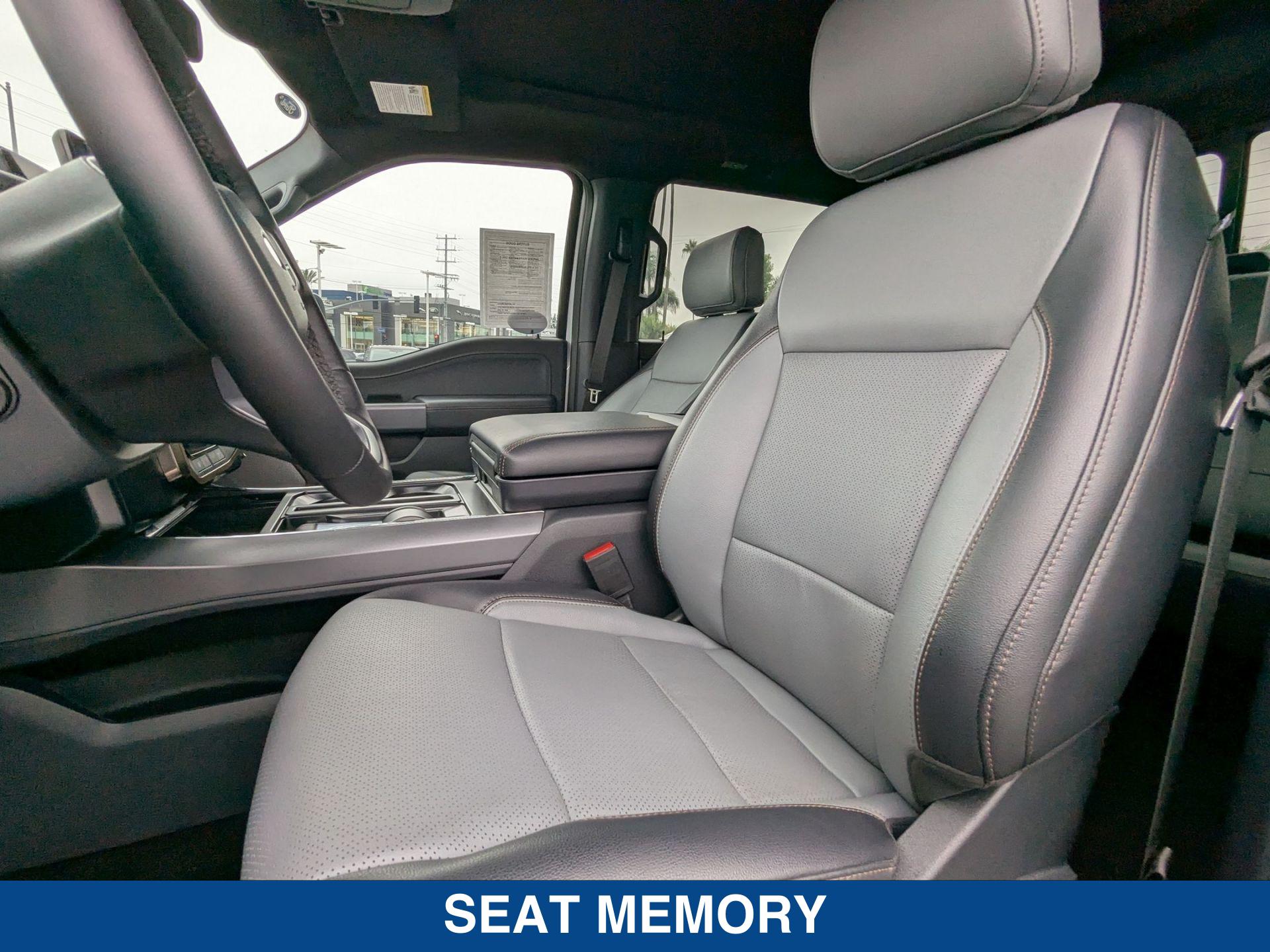 2025 Ford F-150 Lightning Lariat photo 16