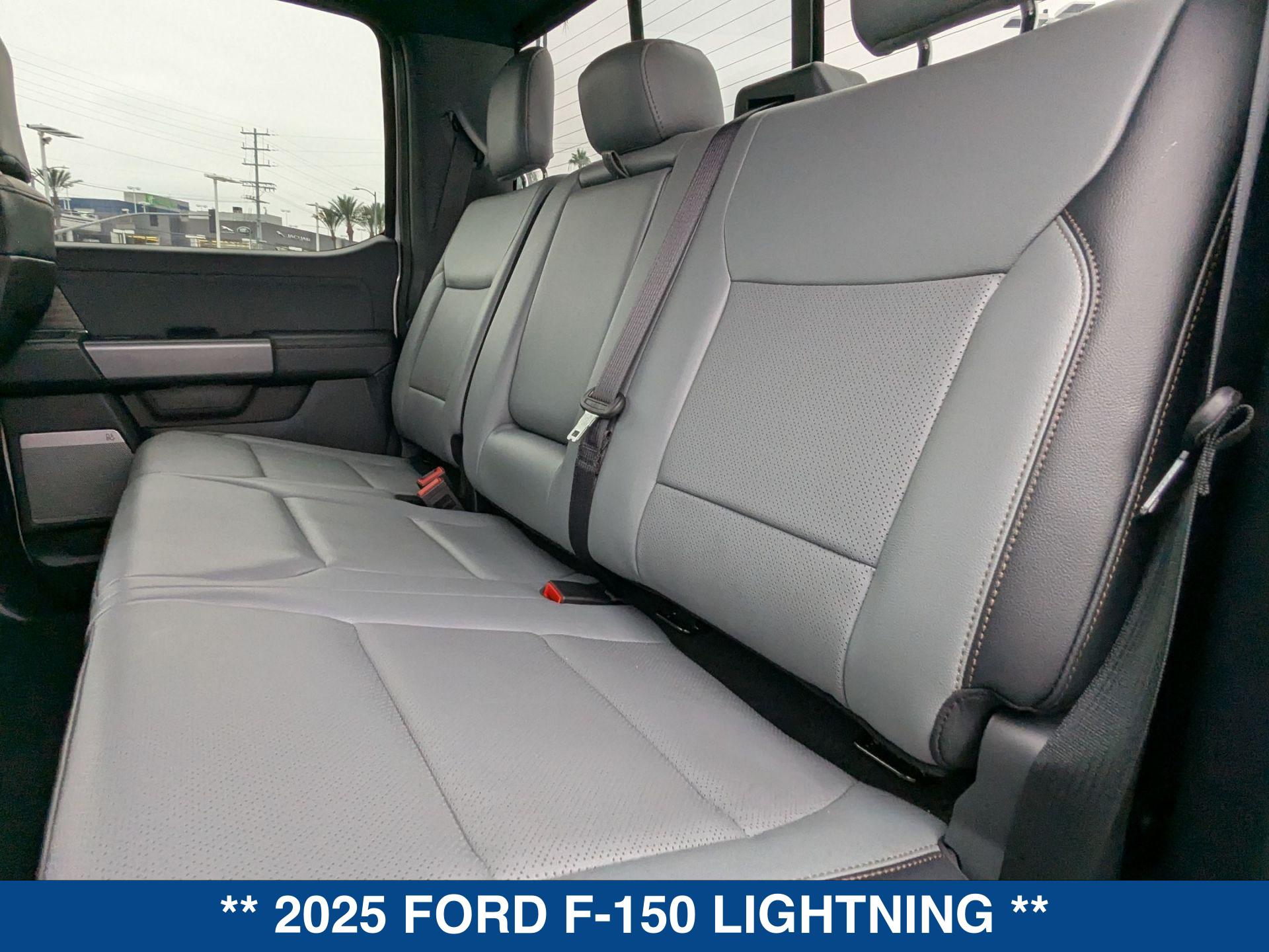 2025 Ford F-150 Lightning Lariat photo 23