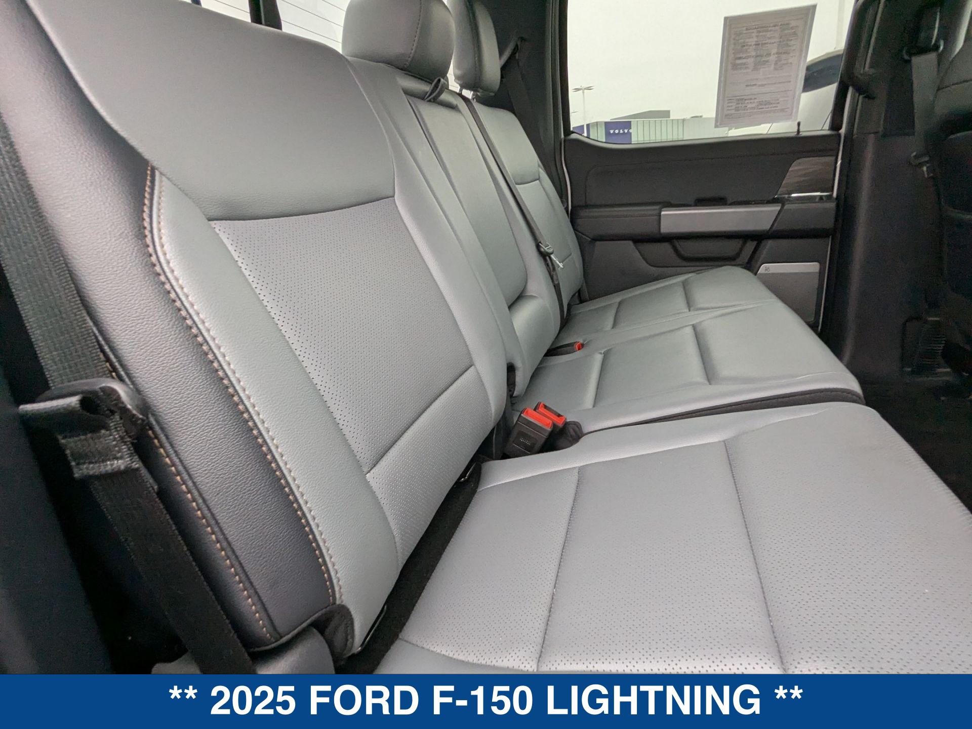 2025 Ford F-150 Lightning Lariat photo 24