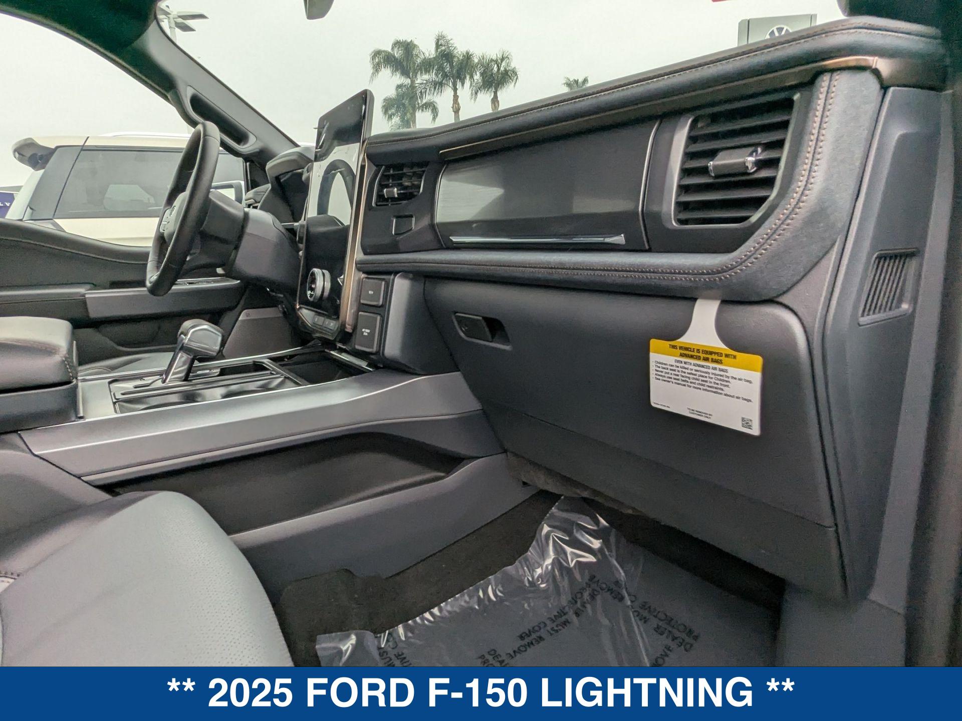 2025 Ford F-150 Lightning Lariat photo 25