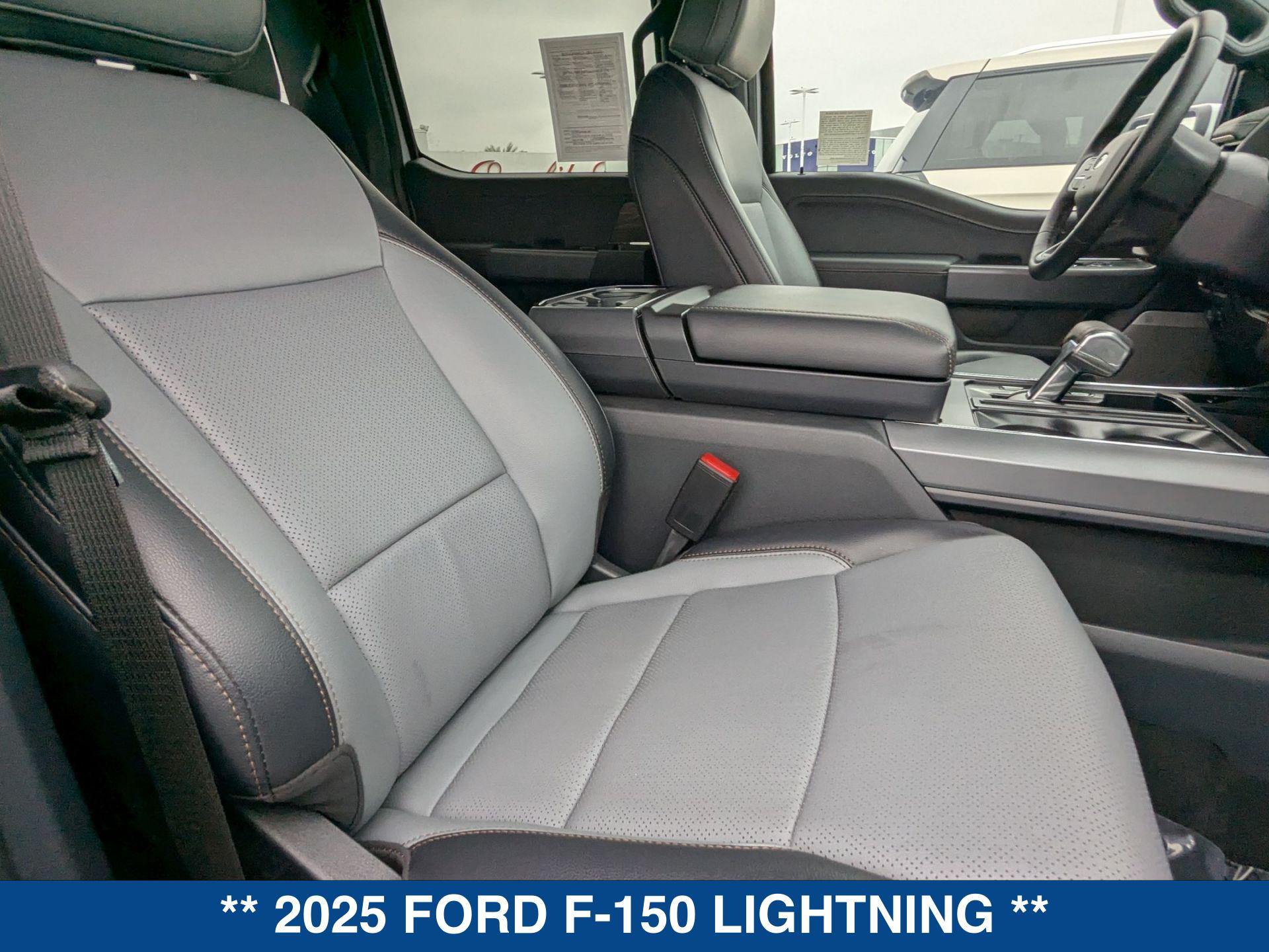 2025 Ford F-150 Lightning Lariat photo 26