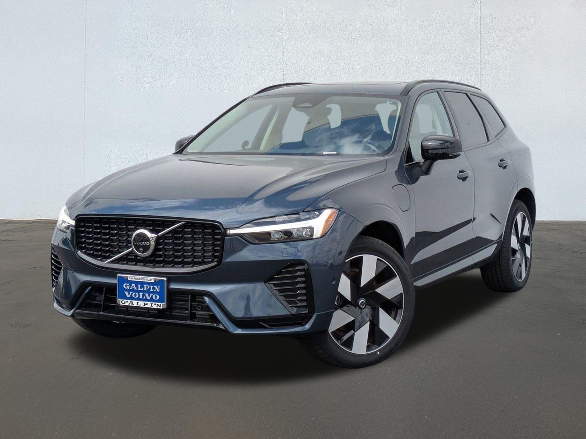 2025 Volvo XC60 Plus photo 10
