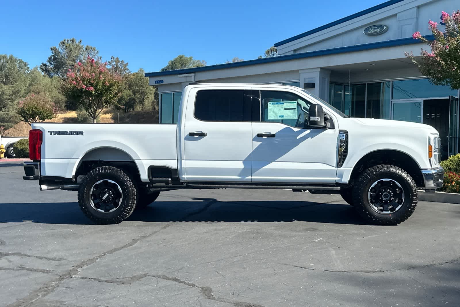 2025 Ford F-250 XLT photo 2