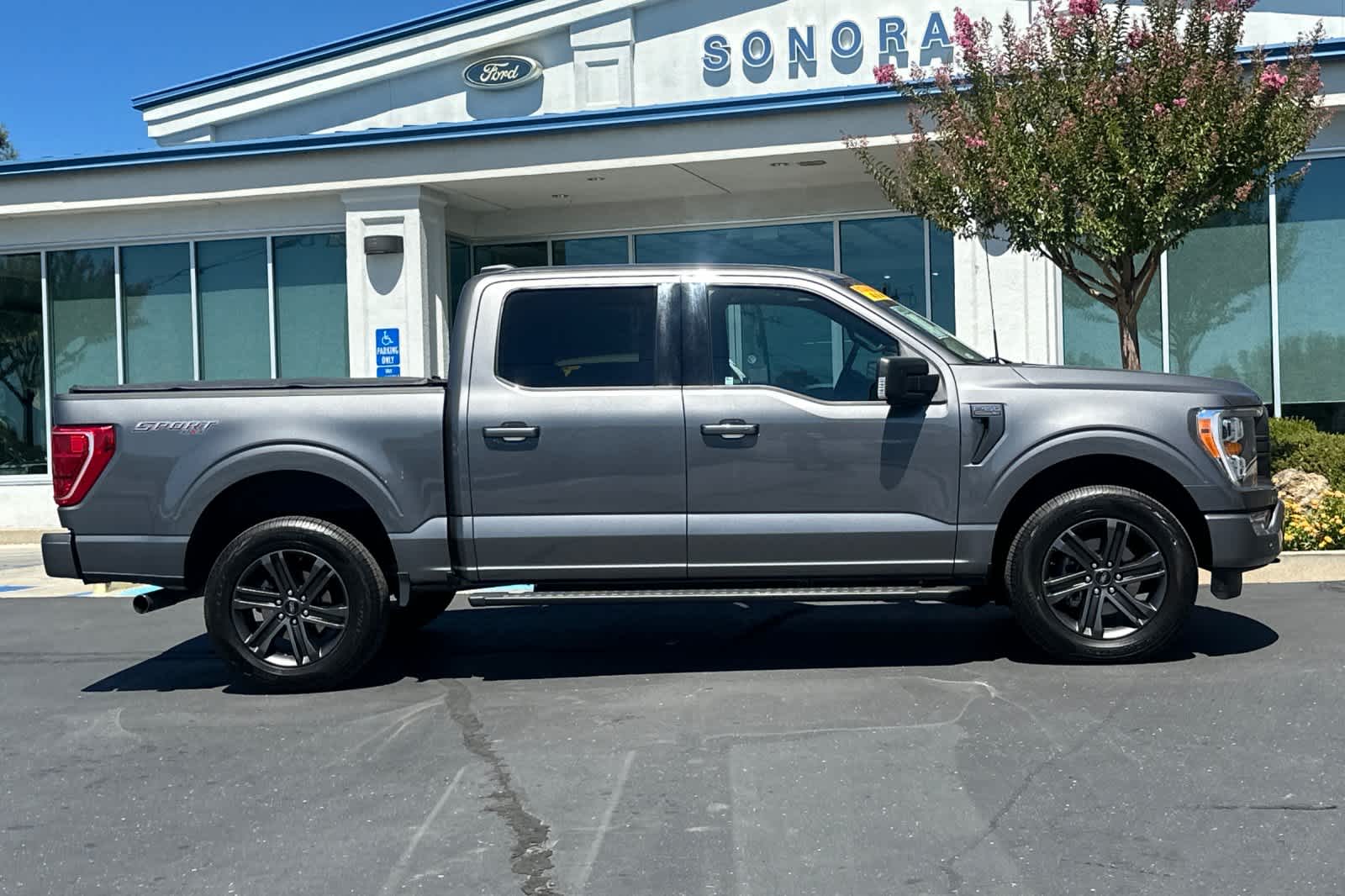 2022 Ford F-150 XLT photo 3