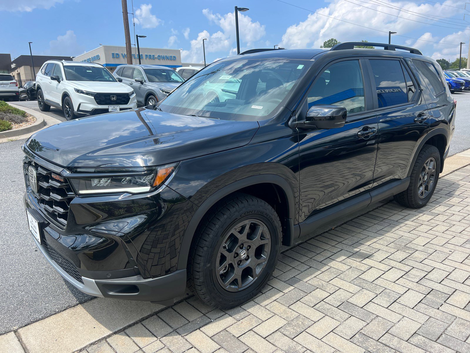 2025 Honda Pilot TrailSport photo 2