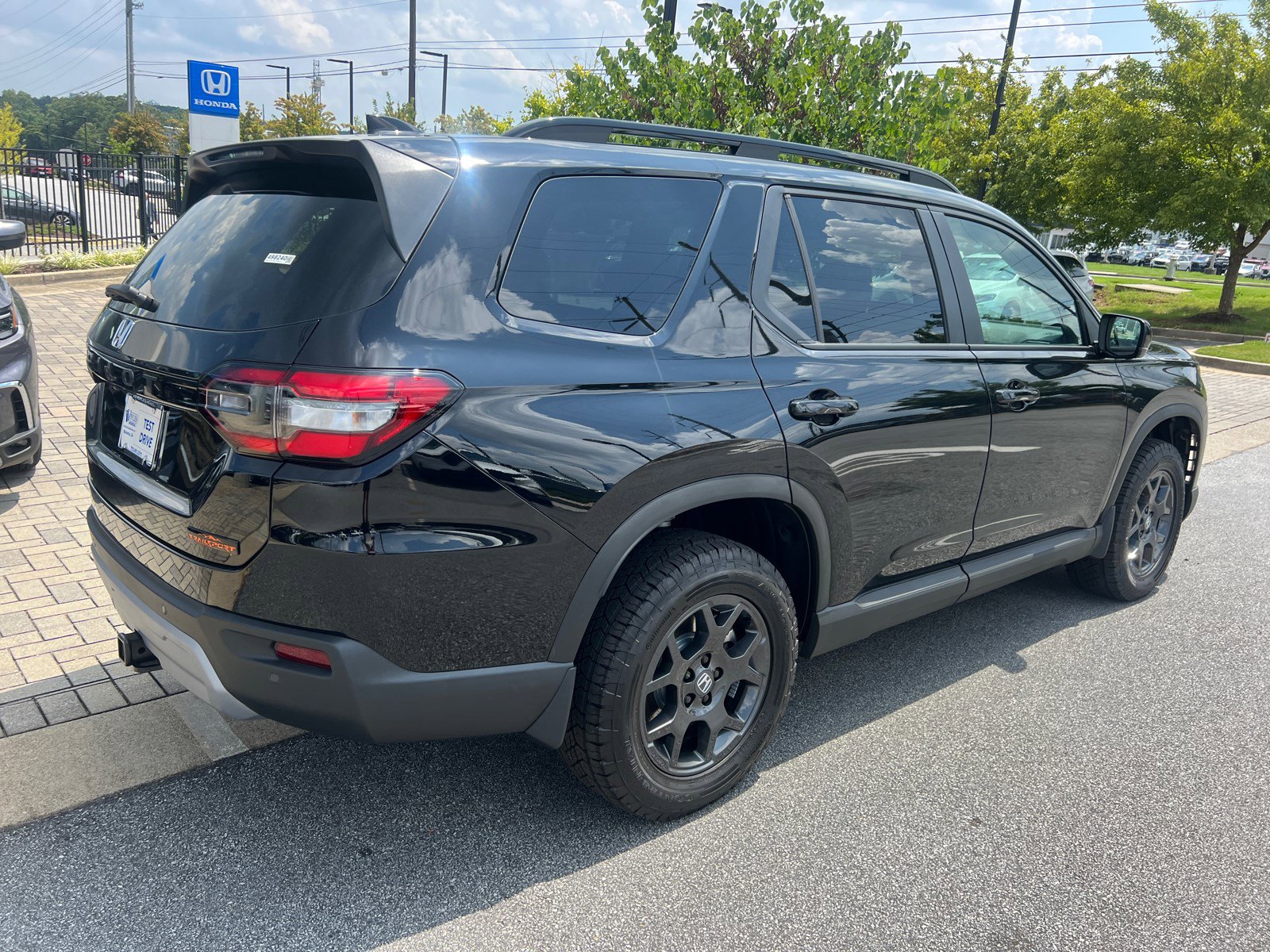 2025 Honda Pilot TrailSport photo 6