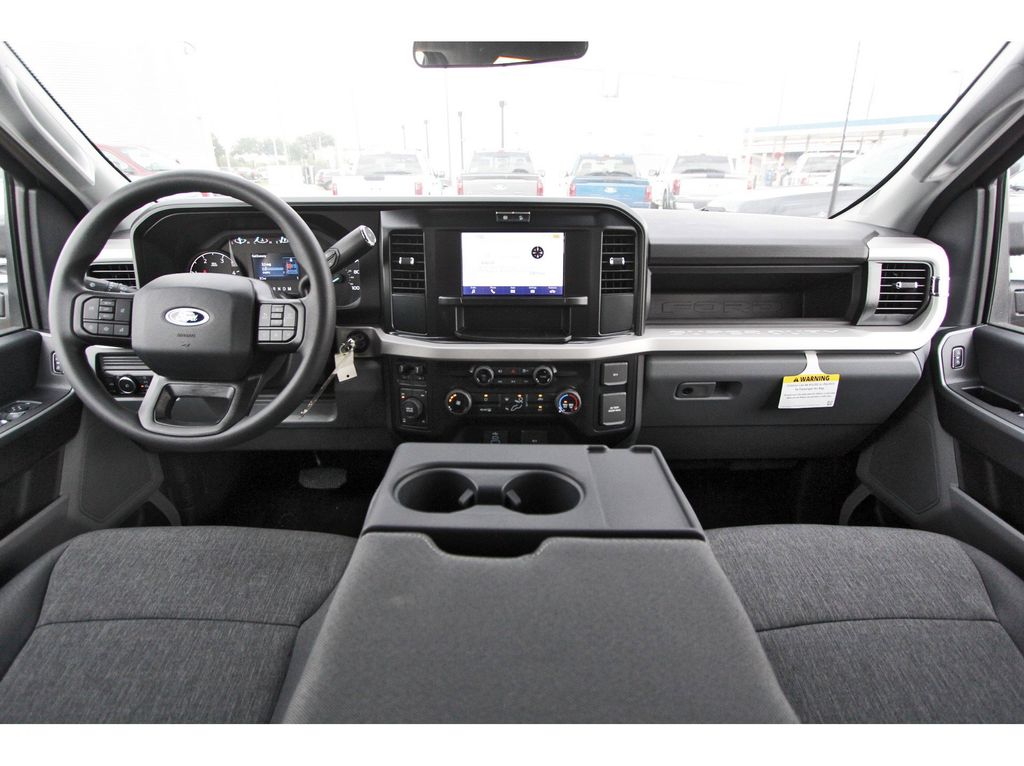 2025 Ford F-250 photo 3