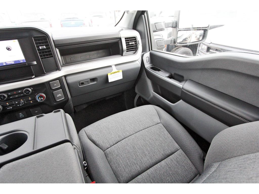 2025 Ford F-250 photo 4