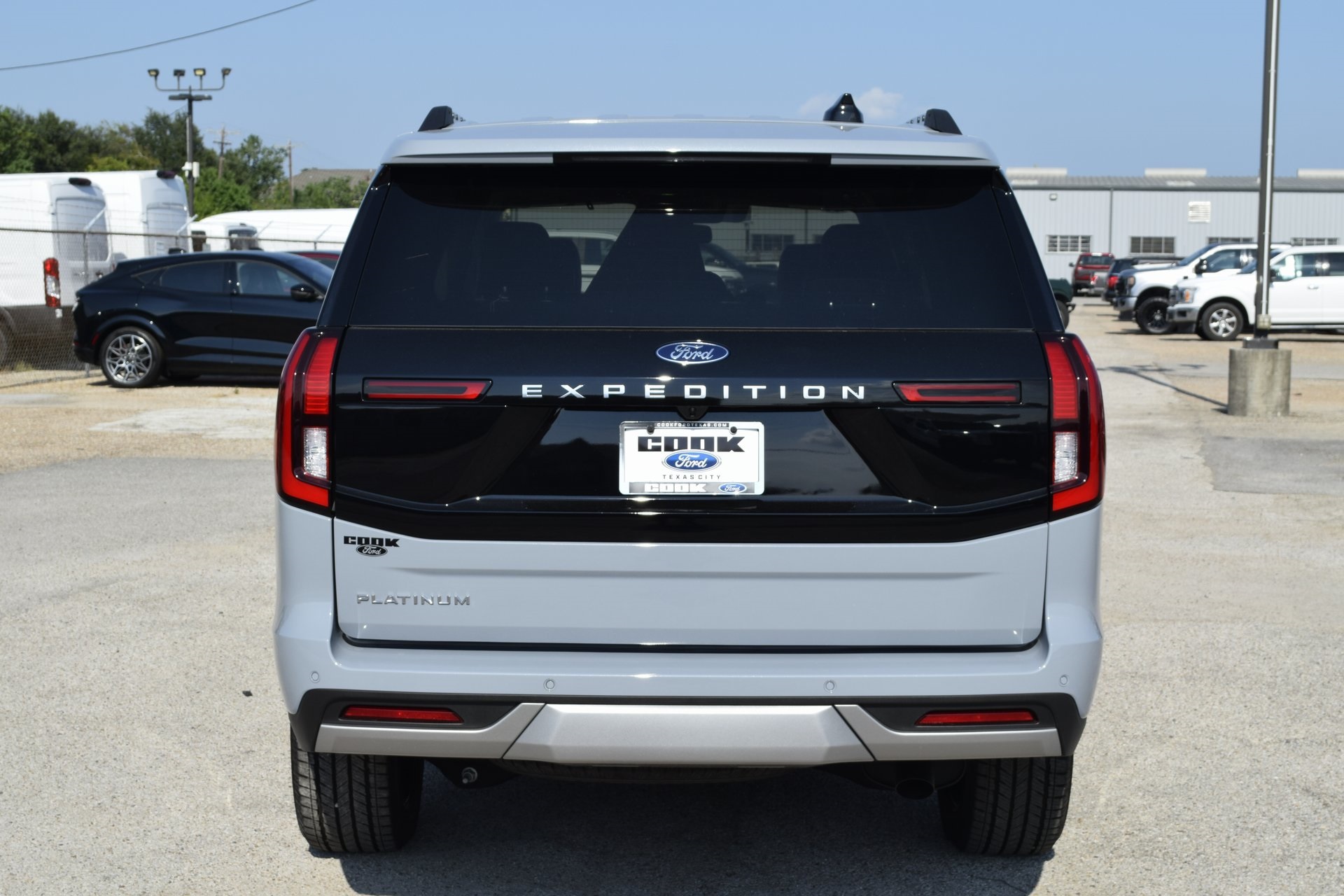 2025 Ford Expedition Platinum photo 2