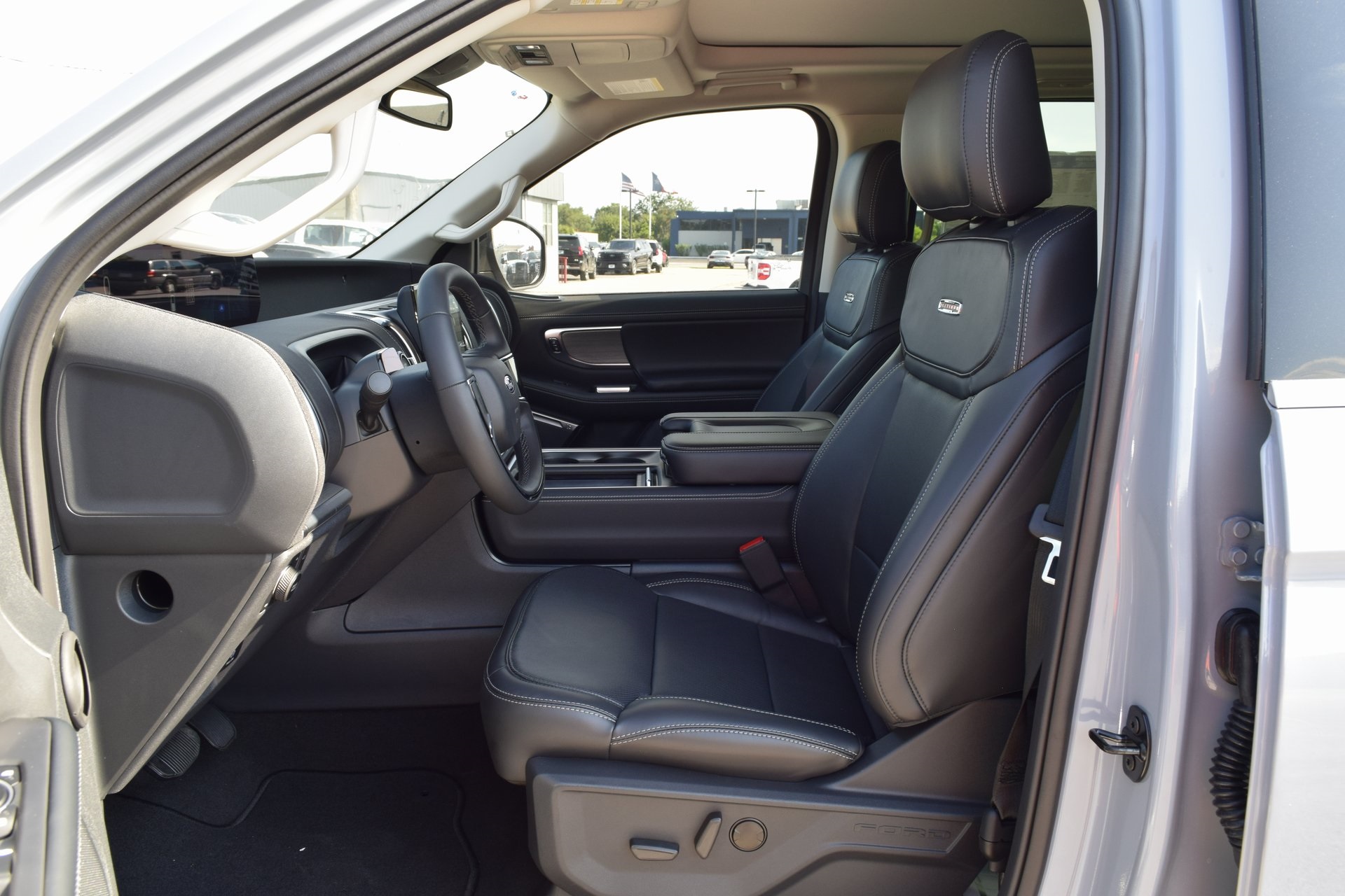 2025 Ford Expedition Platinum photo 15