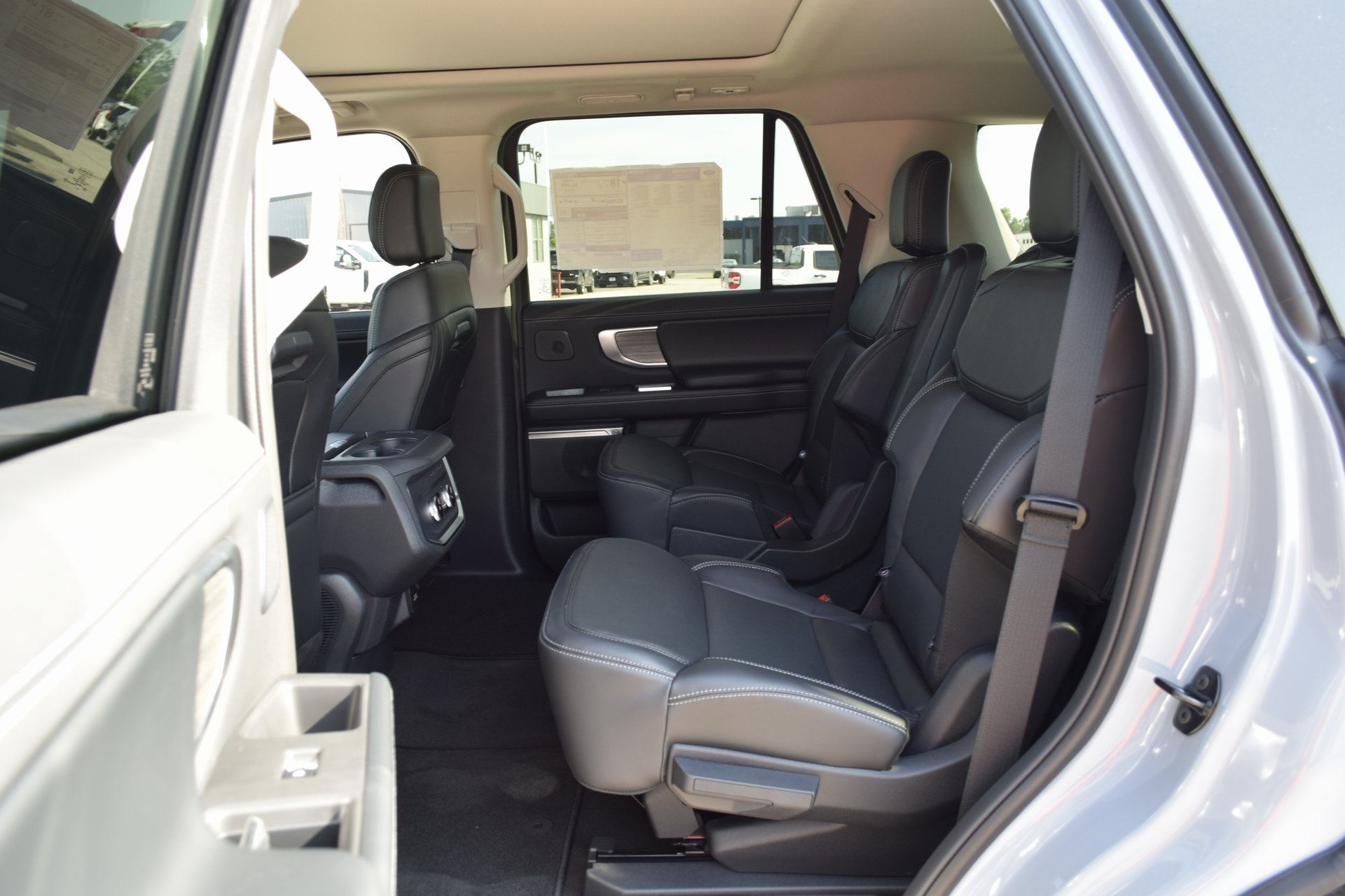 2025 Ford Expedition Platinum photo 16