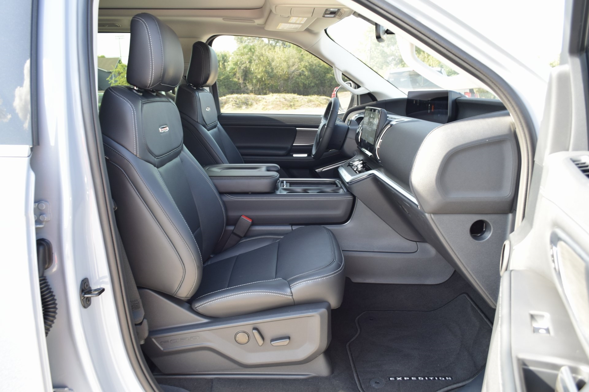 2025 Ford Expedition Platinum photo 21