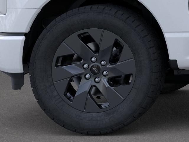 2025 Ford F-150 Lightning photo 18