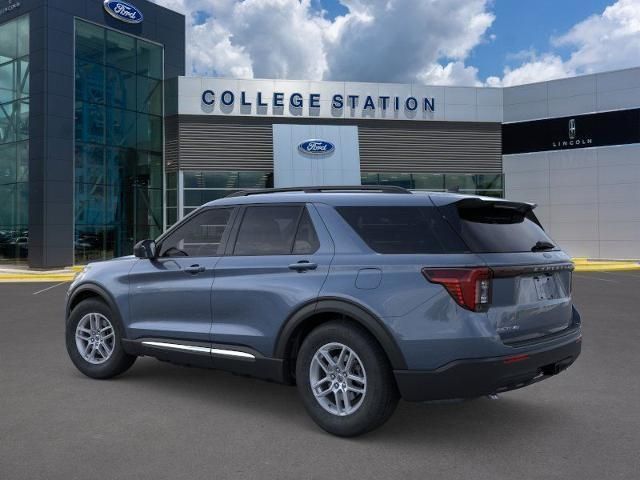 2025 Ford Explorer photo 3