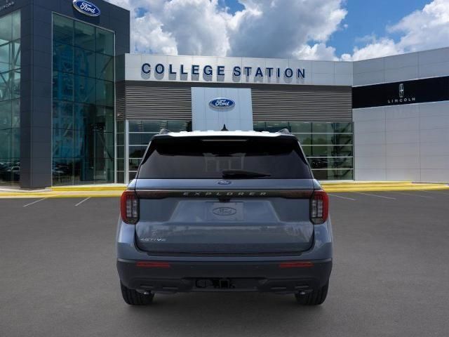 2025 Ford Explorer photo 4