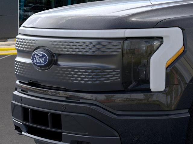 2025 Ford F-150 Lightning photo 17