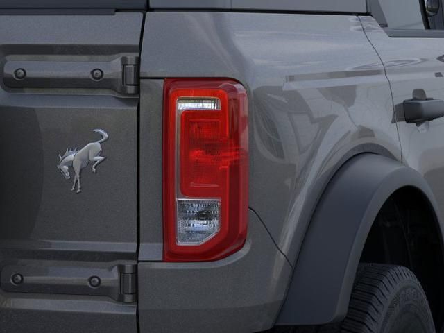 2025 Ford Bronco Base photo 22