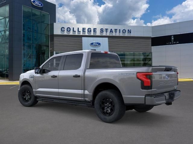 2025 Ford F-150 Lightning XLT photo 3