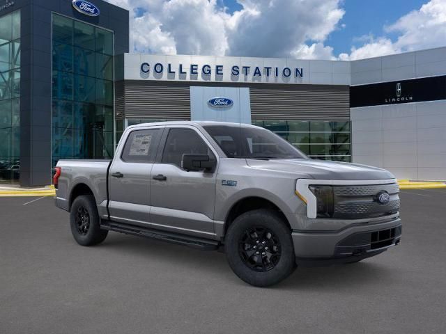2025 Ford F-150 Lightning XLT photo 6