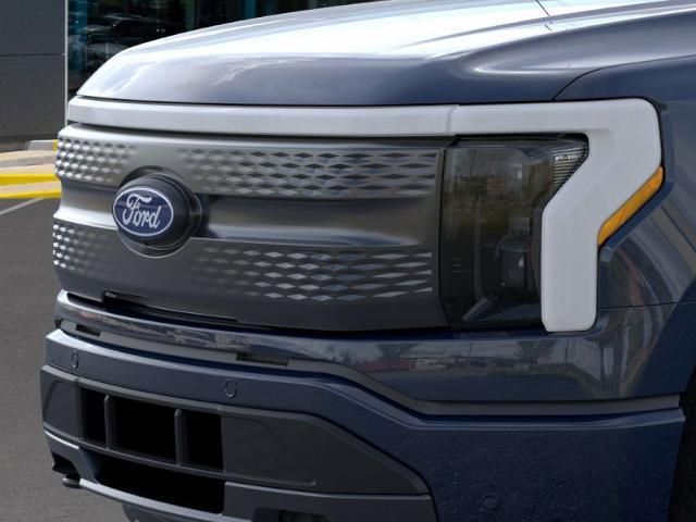 2025 Ford F-150 Lightning photo 16