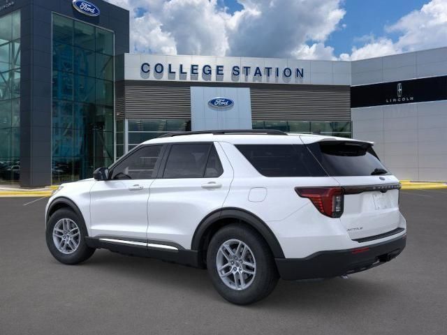 2025 Ford Explorer photo 2