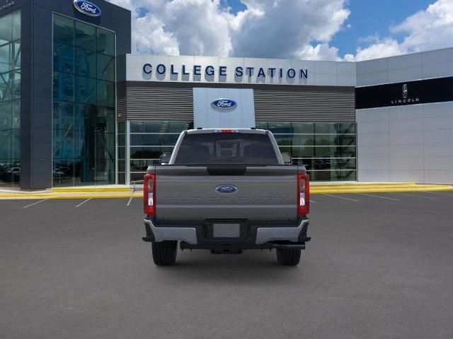 2025 Ford F-250 photo 5