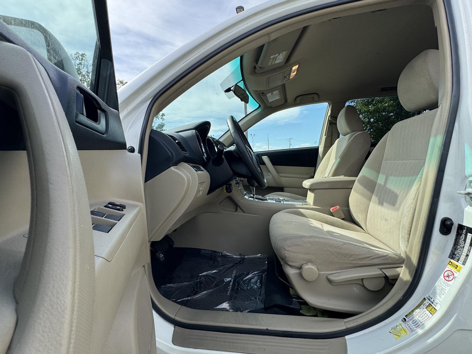 2013 Toyota Highlander Base Plus photo 9