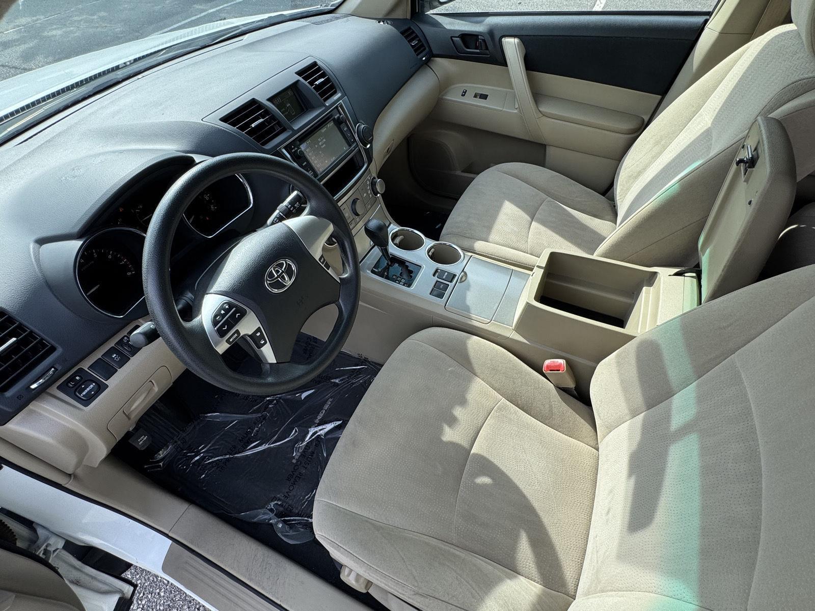 2013 Toyota Highlander Base Plus photo 10